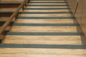 نوار ترمز پله شبرنگ چه کاربردی دارد ؟